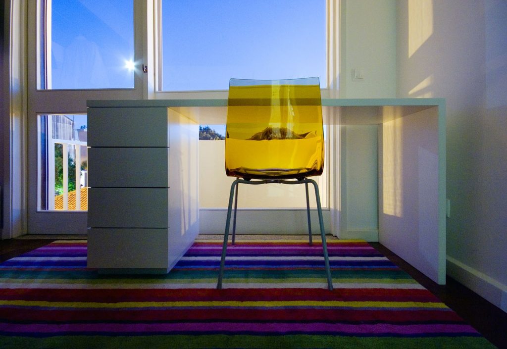 Projeto design de interiores, quarto com secretária, Porto (Portugal). CódigoDesign