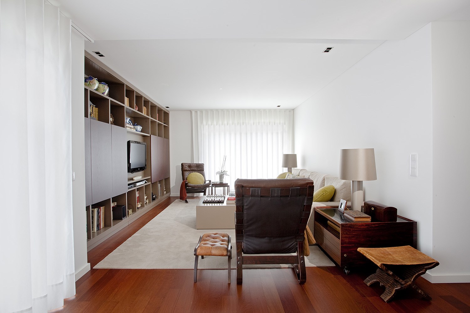 Projeto design de interiores, sala de estar, apartamento Porto (Portugal). Códigodesign